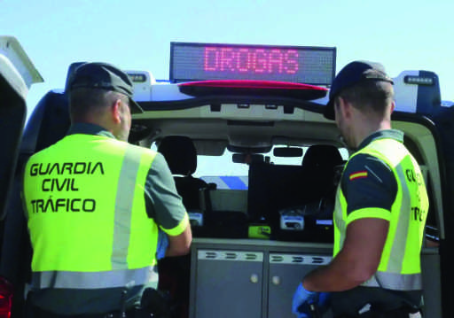 Incautación de 88 pastillas de éxtasis en control policial en Albatera