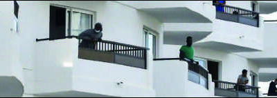 Hotel en Guardamar Aloja a Migrantes Senegaleses en un Acuerdo con el Gobierno