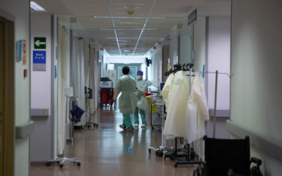 El hospital de Torrevieja dobla la capacidad de las habitaciones para asumir pacientes con afecciones respiratorias