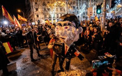 El PSOE denuncia el ahorcamiento de la piñata de Pedro Sánchez