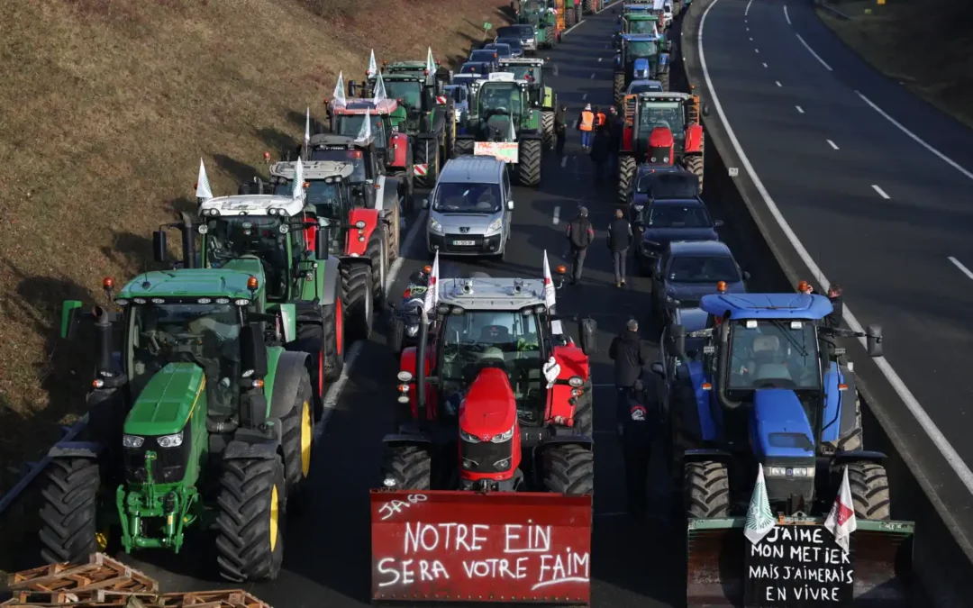 Columnas de tractores bloquean París